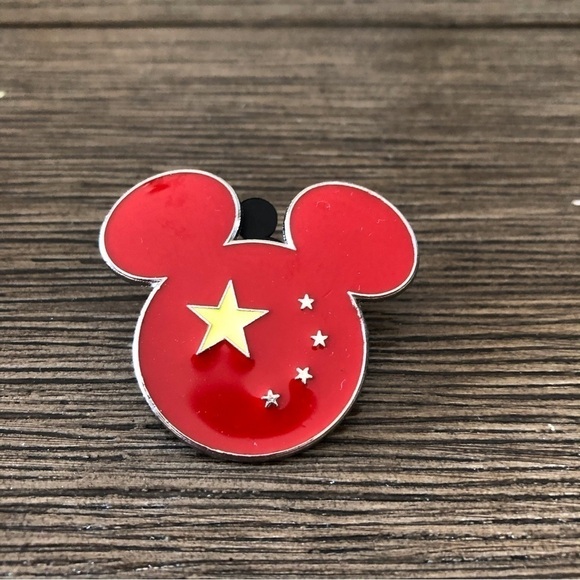 Disney Official Trading Pin: Mickey Mouse Head: China's Flag 2002 - Picture 1 of 2